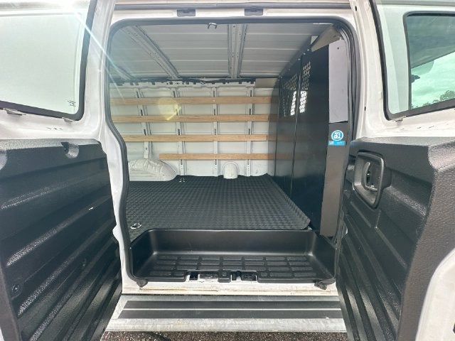 2025 Chevrolet Express Cargo WT