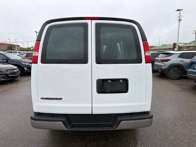 2025 Chevrolet Express Cargo WT