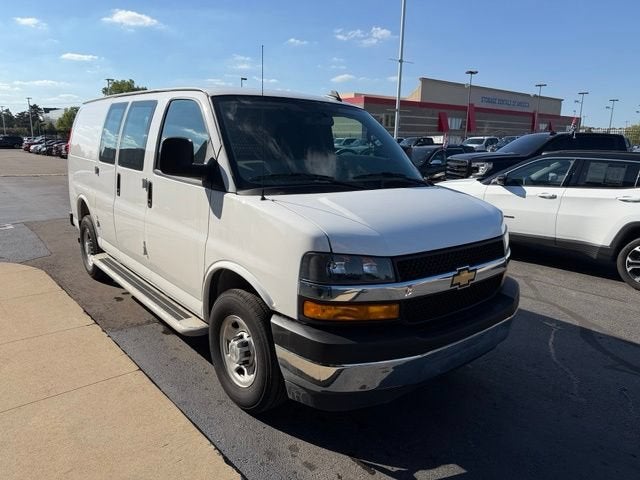 2025 Chevrolet Express Cargo WT