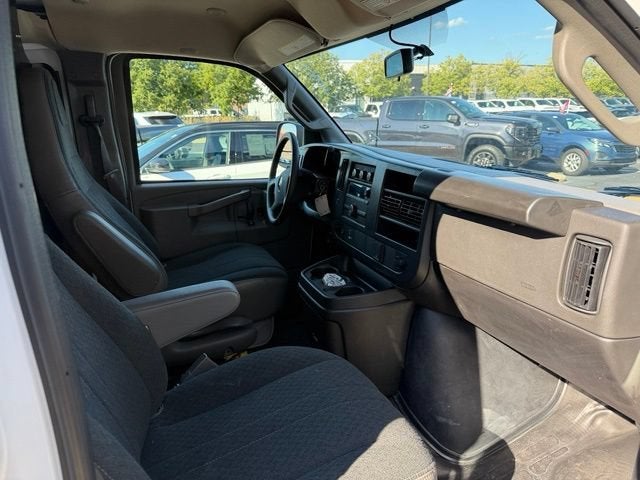2025 Chevrolet Express Cargo WT
