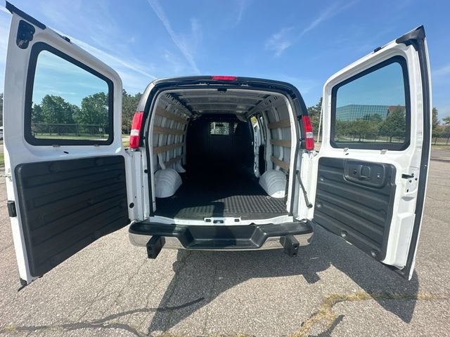 2025 Chevrolet Express Cargo WT