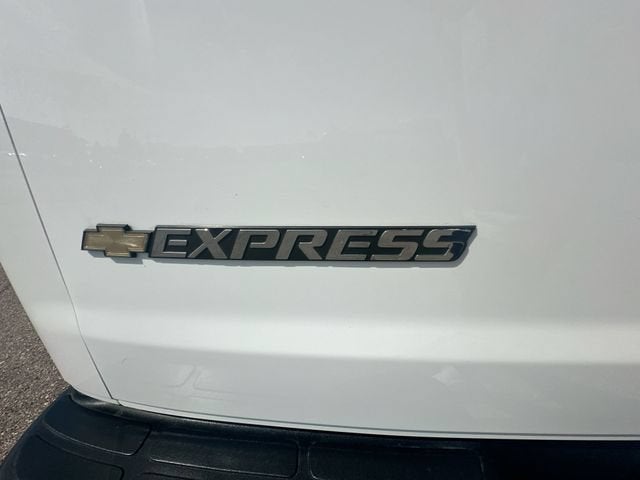 2025 Chevrolet Express Cargo WT