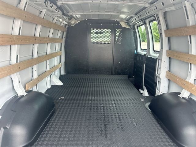 2024 Chevrolet Express Cargo 2500 WT