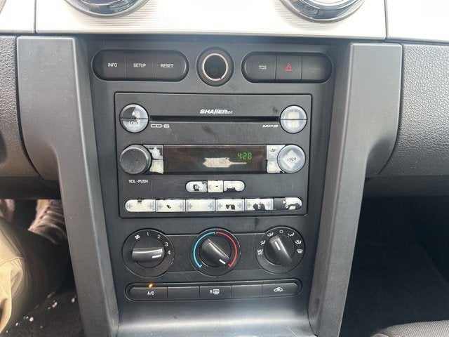 2007 Ford Mustang Deluxe