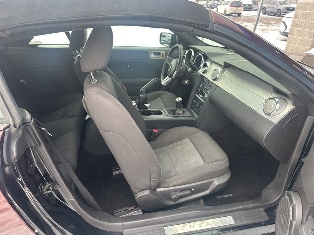 2007 Ford Mustang Deluxe