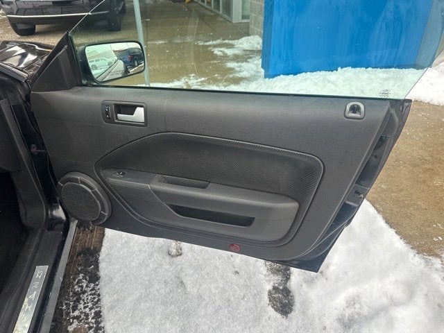 2007 Ford Mustang Deluxe