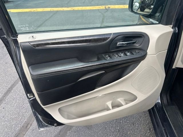 2013 Chrysler Town & Country Touring