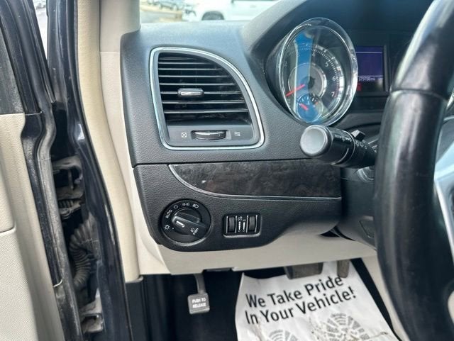 2013 Chrysler Town & Country Touring