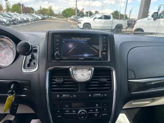 2013 Chrysler Town & Country Touring