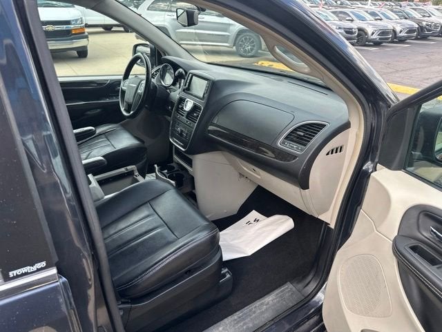 2013 Chrysler Town & Country Touring