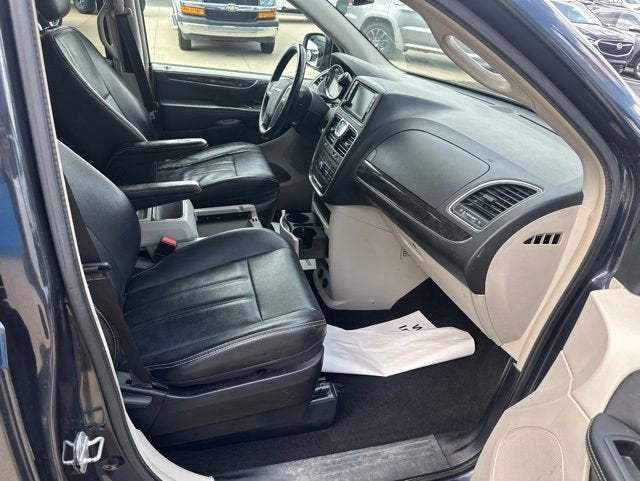 2013 Chrysler Town & Country Touring