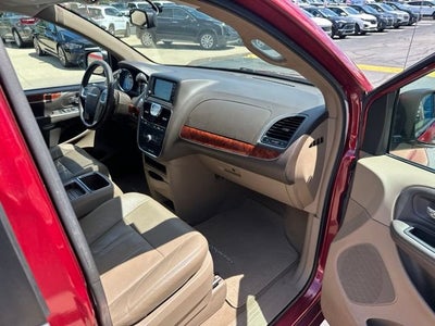 2016 Chrysler Town & Country Touring