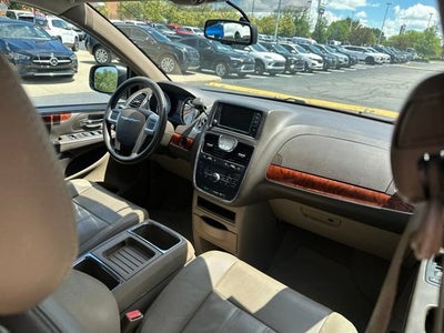 2016 Chrysler Town & Country Touring