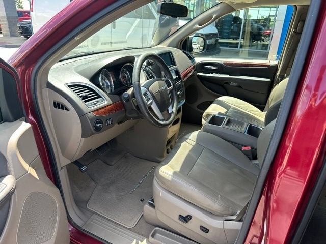 2016 Chrysler Town & Country Touring