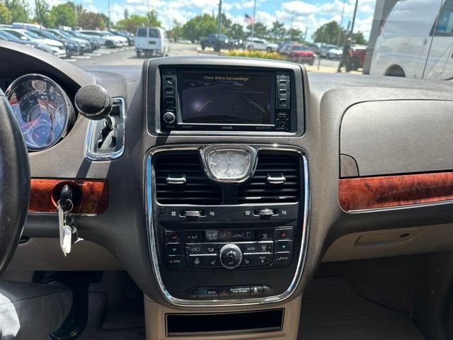 2016 Chrysler Town & Country Touring