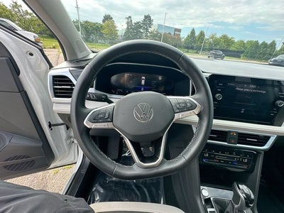 2025 Volkswagen Taos SE