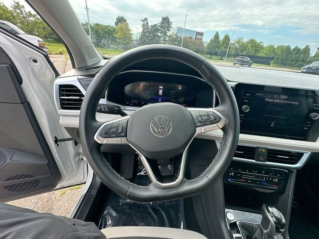 2025 Volkswagen Taos SE