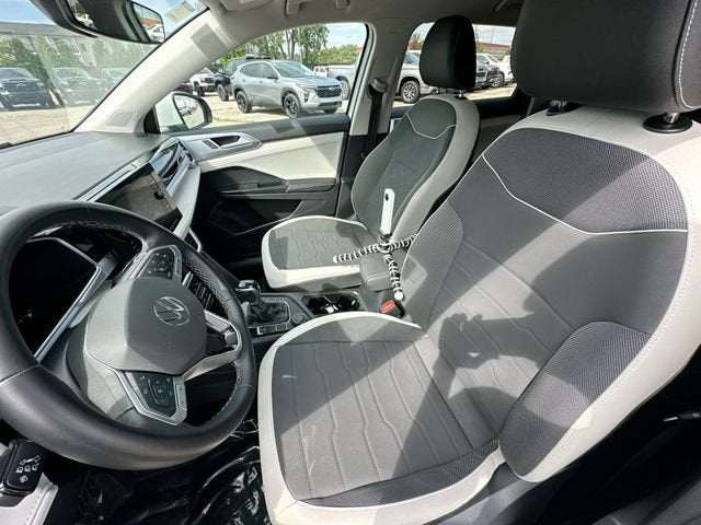 2025 Volkswagen Taos SE