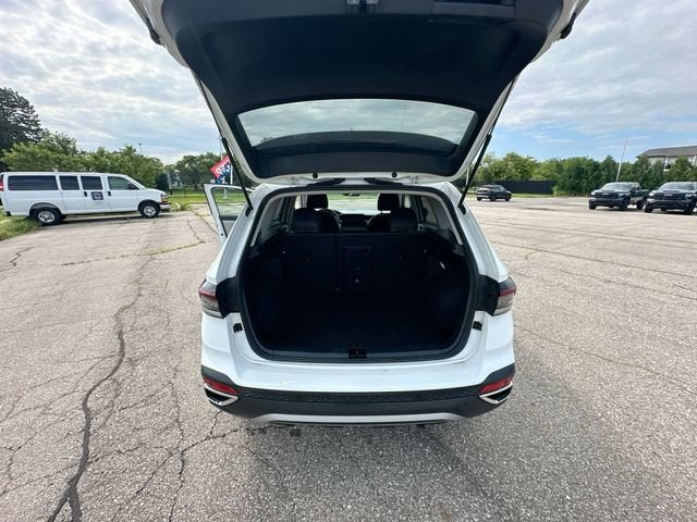 2025 Volkswagen Taos SE