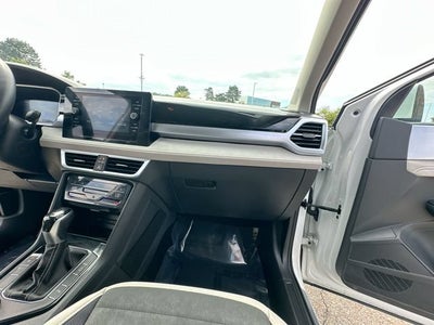 2025 Volkswagen Taos SE