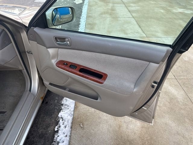 2004 Toyota Camry LE