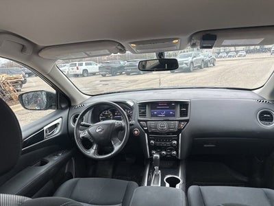 2017 Nissan Pathfinder SV