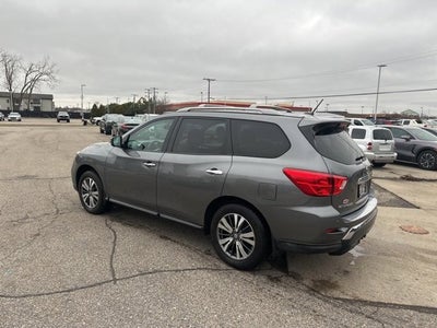 2017 Nissan Pathfinder SV