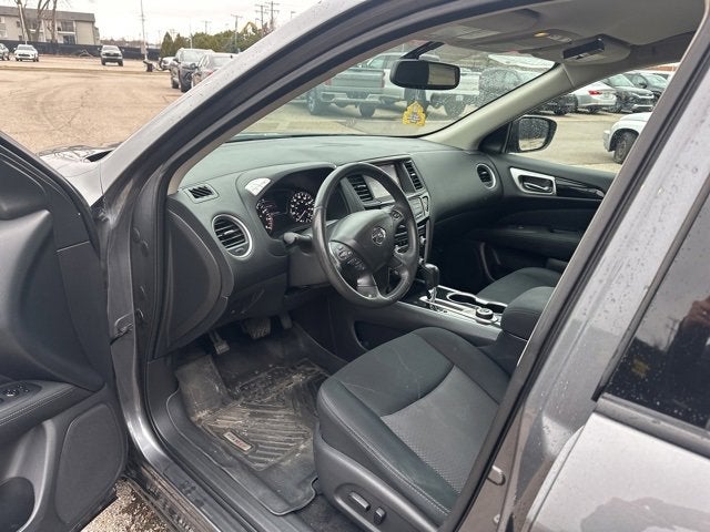 2017 Nissan Pathfinder SV