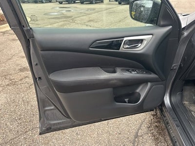 2017 Nissan Pathfinder SV