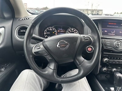 2017 Nissan Pathfinder SV
