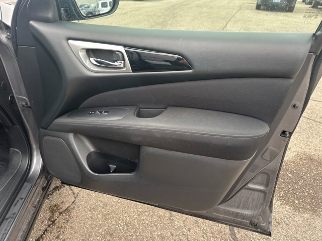 2017 Nissan Pathfinder SV