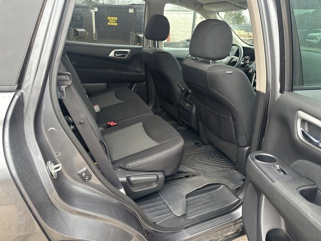 2017 Nissan Pathfinder SV