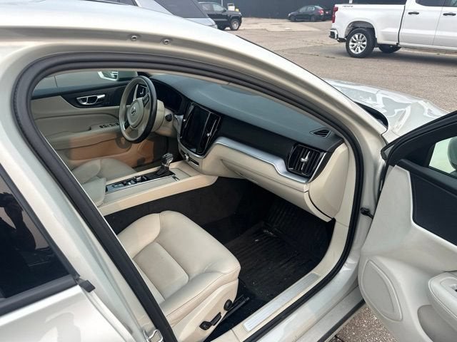 2019 Volvo S60 T6 Momentum