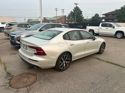 2019 Volvo S60 T6 Momentum
