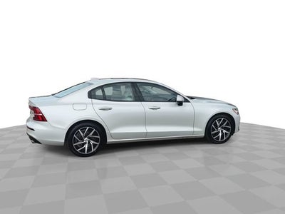 2019 Volvo S60 T6 Momentum