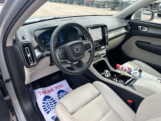 2025 Volvo XC40 Plus - Photo 10