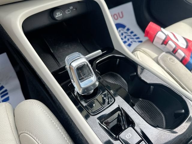 2025 Volvo XC40 Plus - Photo 16