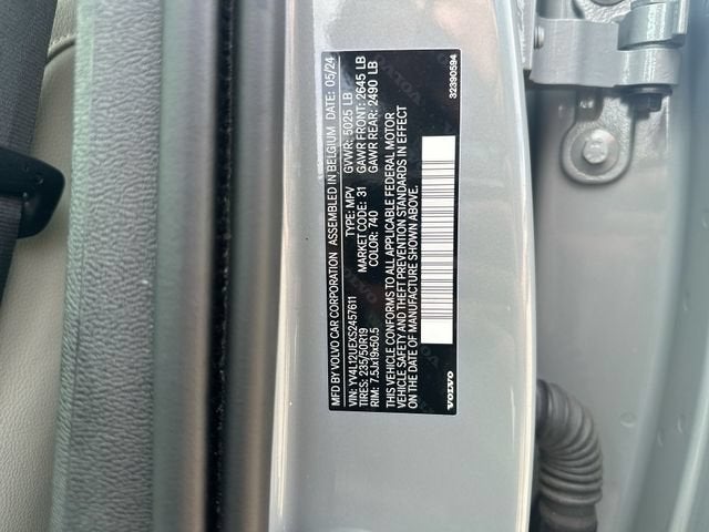 2025 Volvo XC40 B5 Plus Bright Theme